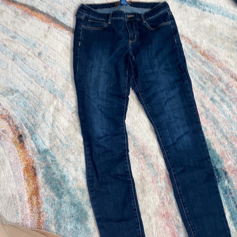 Arizona Co. dark blue skinny jeans.